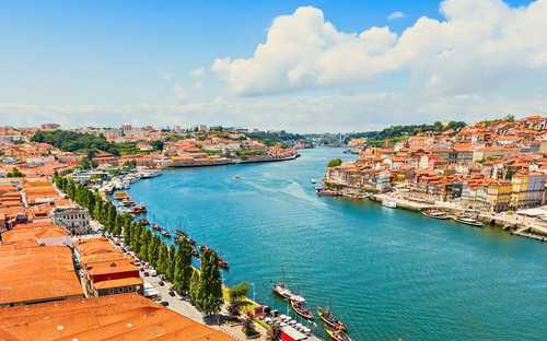 Autobus Hop-On Hop-Off di Porto Autobus panoramico nel quartiere della Ribeira a Porto